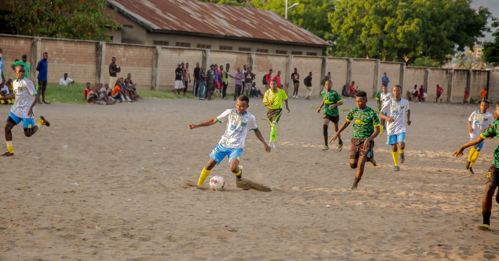 sanSirro-Fußballspiel in Tansania, Foto: »The Power Foundation«